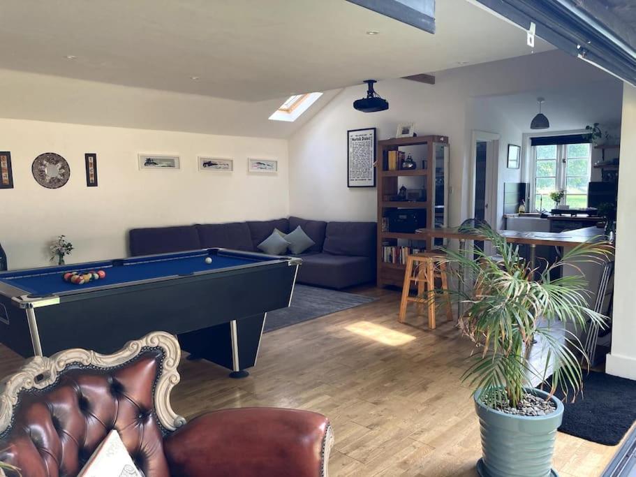 فيلا Crossing Retreat - Pool Table, Projector, Barn Tunstead  المظهر الخارجي الصورة