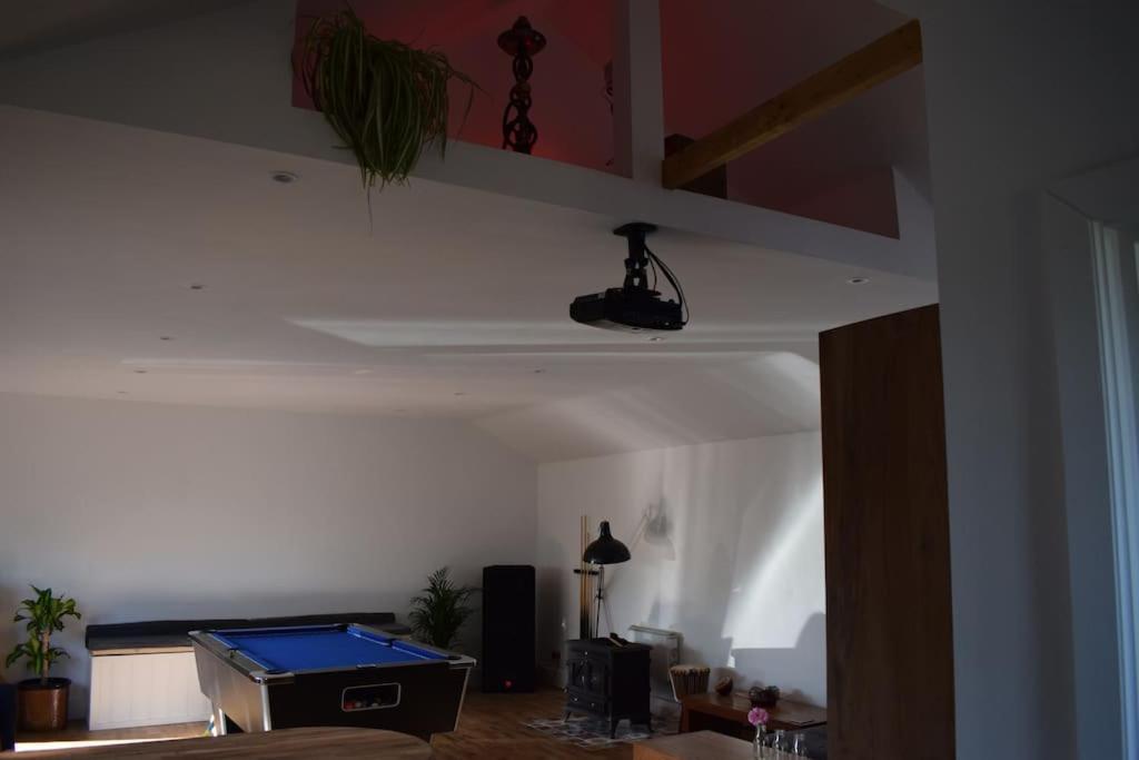 فيلا Crossing Retreat - Pool Table, Projector, Barn Tunstead  المظهر الخارجي الصورة