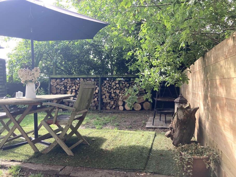 فيلا Crossing Retreat - Pool Table, Projector, Barn Tunstead  المظهر الخارجي الصورة