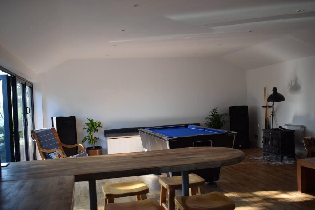 فيلا Crossing Retreat - Pool Table, Projector, Barn Tunstead  المظهر الخارجي الصورة
